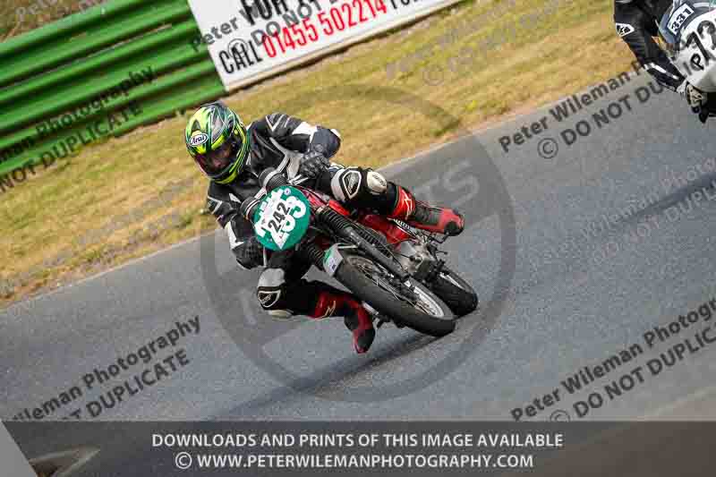 Vintage motorcycle club;eventdigitalimages;mallory park;mallory park trackday photographs;no limits trackdays;peter wileman photography;trackday digital images;trackday photos;vmcc festival 1000 bikes photographs